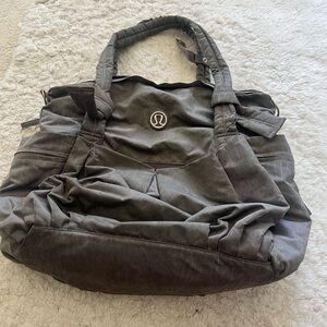 Lululemon triumph gym and travel bag